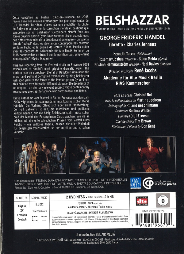 Links im Bild Texte in drei Sprachen zum Werk, rechts Angaben zu Werk, Komponist und den Mitwirkenden. Darunter drei kleine Bilder mit Bühnenszenen.