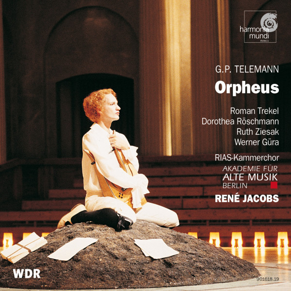 CD‑Cover „Telemann Orpheus“ mit Bühnenszene, die eine Person zeigt, die eine Laute umklammert. RIAS‑Kammerchor und Akademie für Alte Musik Berlin.