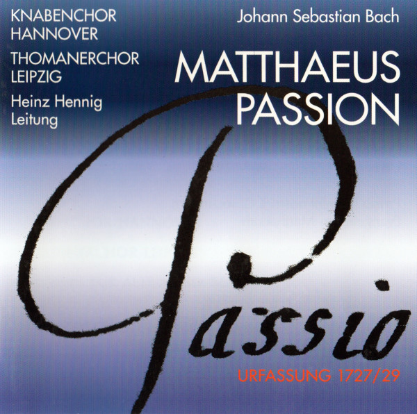 Vor einem lilane Farbverlauf in verschiedenen Nuancen steht in einer altertümlichen Schrift das Wort "Passio". In weißen und roten Lettern Angaben zu Werk, Mitwirkenden zund Leitung.