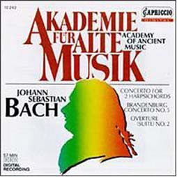 CD-Cover der Akademie für Alte Musik Berlin mit Werken von Johann Sebastian Bach. Farbige Silhouette eines Männerprofils vor hellem Hintergrund. Titel: ‚Akademie für Alte Musik‘, Label Capriccio.