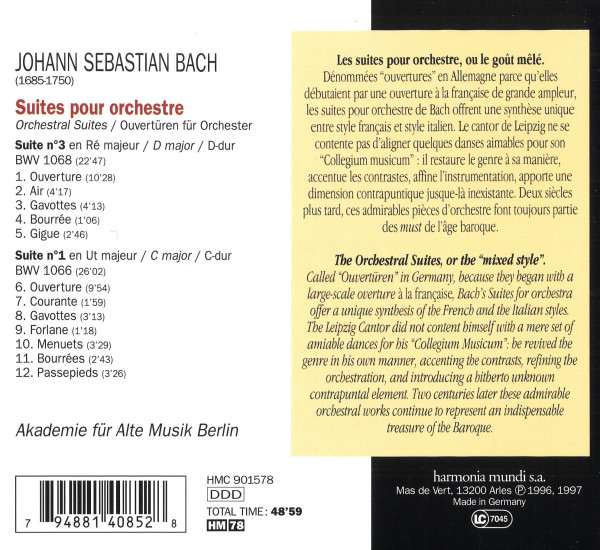 Rückseite der Bach‑Orchestersuiten mit Trackliste, Einführungstexten auf Englisch und Französisch und Angaben der Akademie für Alte Musik Berlin