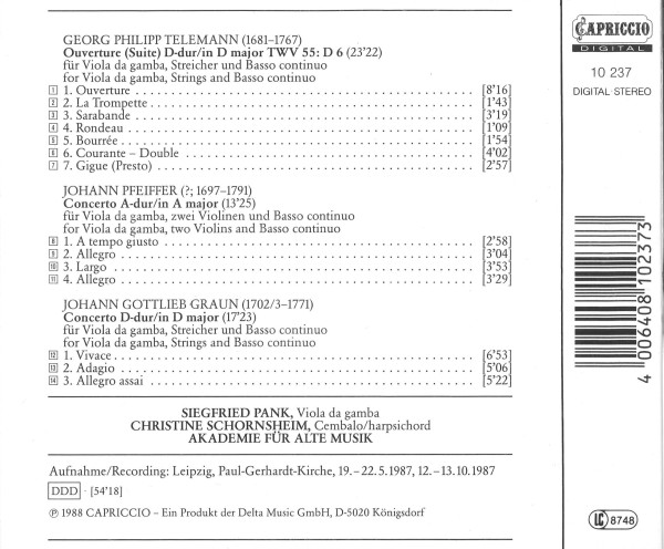 Rückseite einer CD-Hülle, schwaze Buchstaben auf weißem Hintergrund. Es werden die Komponisten, die Werke, die verschiedenen Satzbezeichnungen und die jeweilige Minutenanzahl angegeben, außerdem die Namen der Interpret:innen und Ort und Datum der Aufnahme.